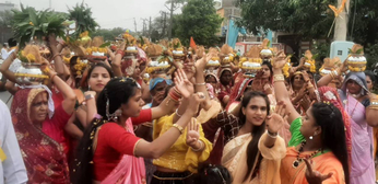 राधा-कृष्ण मंदिर में कलशयात्रा के साथ महोत्सव का आगाज