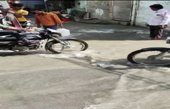 Video: इंदौर में फिर फूटी नर्मदा पाइप लाइन