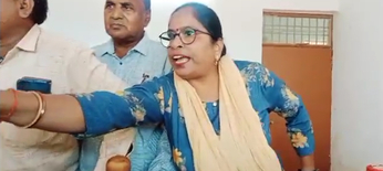 Chitrakoot News: महिला ने लेखपाल दफ्तर में काटा बवाल,जाने मामला
