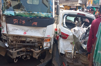 अनियंत्रित हाइवा की चपेट में आने से ई-रिक्शा चालक की मौत