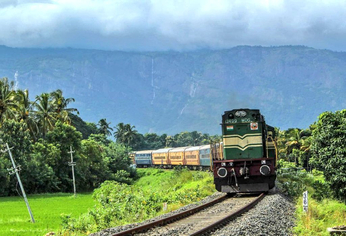 चेन्नई के निकट सिग्नल से छेड़छाड़ कर ट्रेन रोकी, यात्रियों के गहने व नगदी लूट लिए