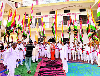 जोधपुरिया धाम के लिए पैदल ध्वज यात्रा पूजा के बाद रवाना,,,देखें वीडियो