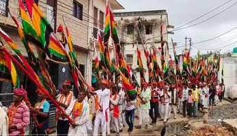 जयकारों के साथ जा रही है देवधाम जोधपुरिया की पदयात्रा