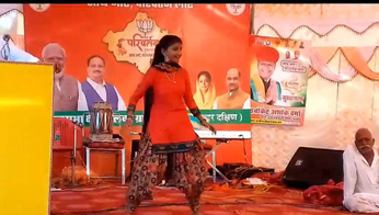 भाजपा के चुनावी स्टेज पर फूहड़ डांस, देखे वीडियो