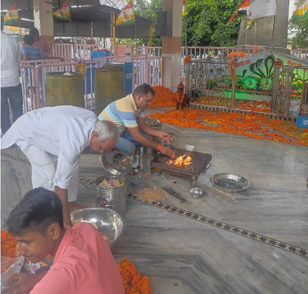 तेजाजी-रामदेवजी मंदिरों में उमड़े श्रद्धालु-लगाया कांसे का भोग