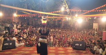 Video : पुष्प वर्षा के साथ कृष्ण राधा की रासलीला ने लुभाया, लोक नृत्यों की दी प्रस्तुतियां