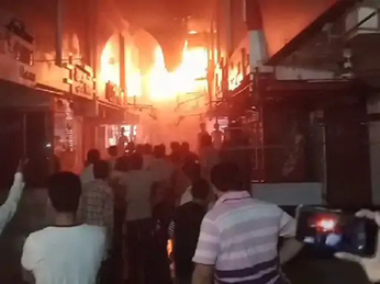 Massive fire: सूरत में आग का तांडव बॉम्बे मार्केट में लगी भीषण आग
