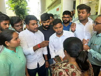 ABVP protest in school: अहमदाबाद में नमाज प्रार्थना पर स्कूल में हंगामा, भीड़ ने शिक्षक को पीटा