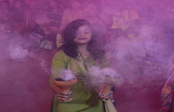 Video: धुनुची से महका मां का आंगन, बंगाली धुन पर शक्ति की अराधना