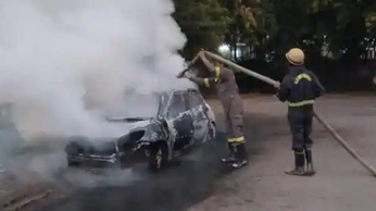 Video: चलती कार में लगी भीषण आग का वीडियो आया सामने, 2 लोग जिंदा जले