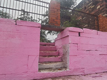 दरकती धरोहर के सौंदर्यीकरण में कर रहे लीपापोती, सीढिय़ों की मरम्मत किए बिना करवा दी रंगाई पुताई