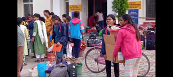 Video: छात्रा के फांसी लगाने के बाद खाली हो गया छात्रावास