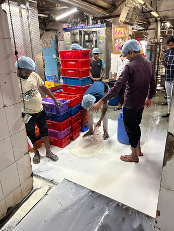 Video  News: गांधीनगर से पालनपुर ले जाए जा रहे 10 हजार लीटर मिलावटी दूध को किया नष्ट
