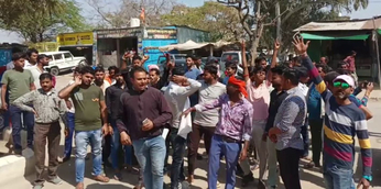 विस्फोट से गाय का जबडा फटा, गोसेवकों ने किया विरोध प्रदर्शन-video