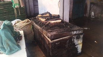 धौलपुर में टेंट हाउस के गोदाम में लगी आग