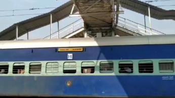 वीडियो: उन्नाव से कानपुर-लखनऊ का किराया हुआ कम, बंद की गई ट्रेनों को शुरू करने की मांग