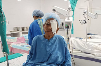 #Ratlam Video: जिला अस्पताल में 100 वर्ष की महिला का सफल मोतियाबिंद ऑपरेशन
