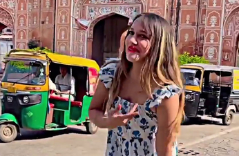 जयपुर के अजमेरी गेट पर ट्रैफिक के बीच युवती ने किया जबरदस्त डांस, वीडियो वायरल