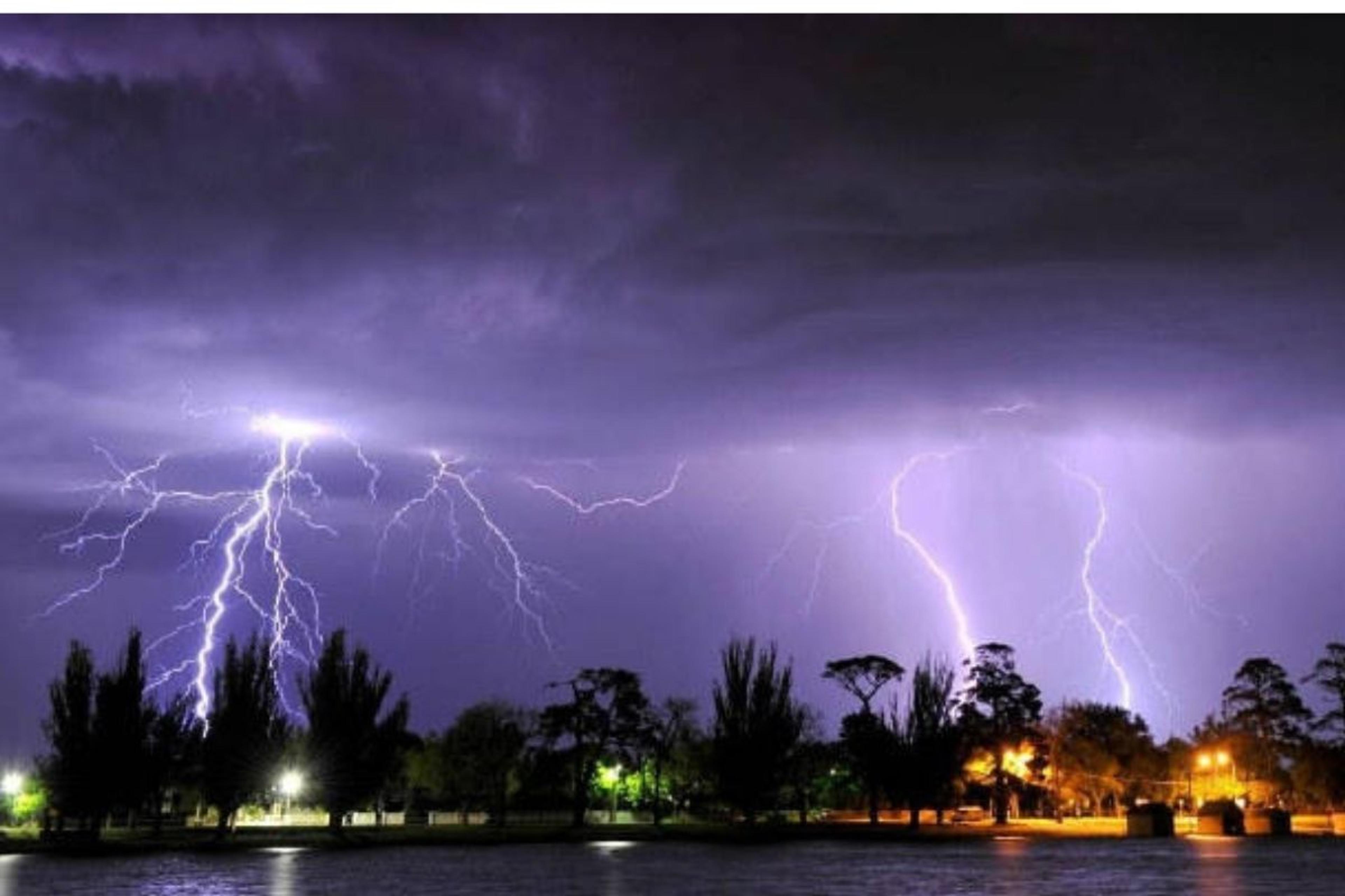 Weather Today: यूपी में 27-28 अप्रैल को बारिश के साथ आंधी-तूफान और बिजली कड़कने
की संभावना, मौसम विभाग ने इन जिलों में जारी किया अलर्ट