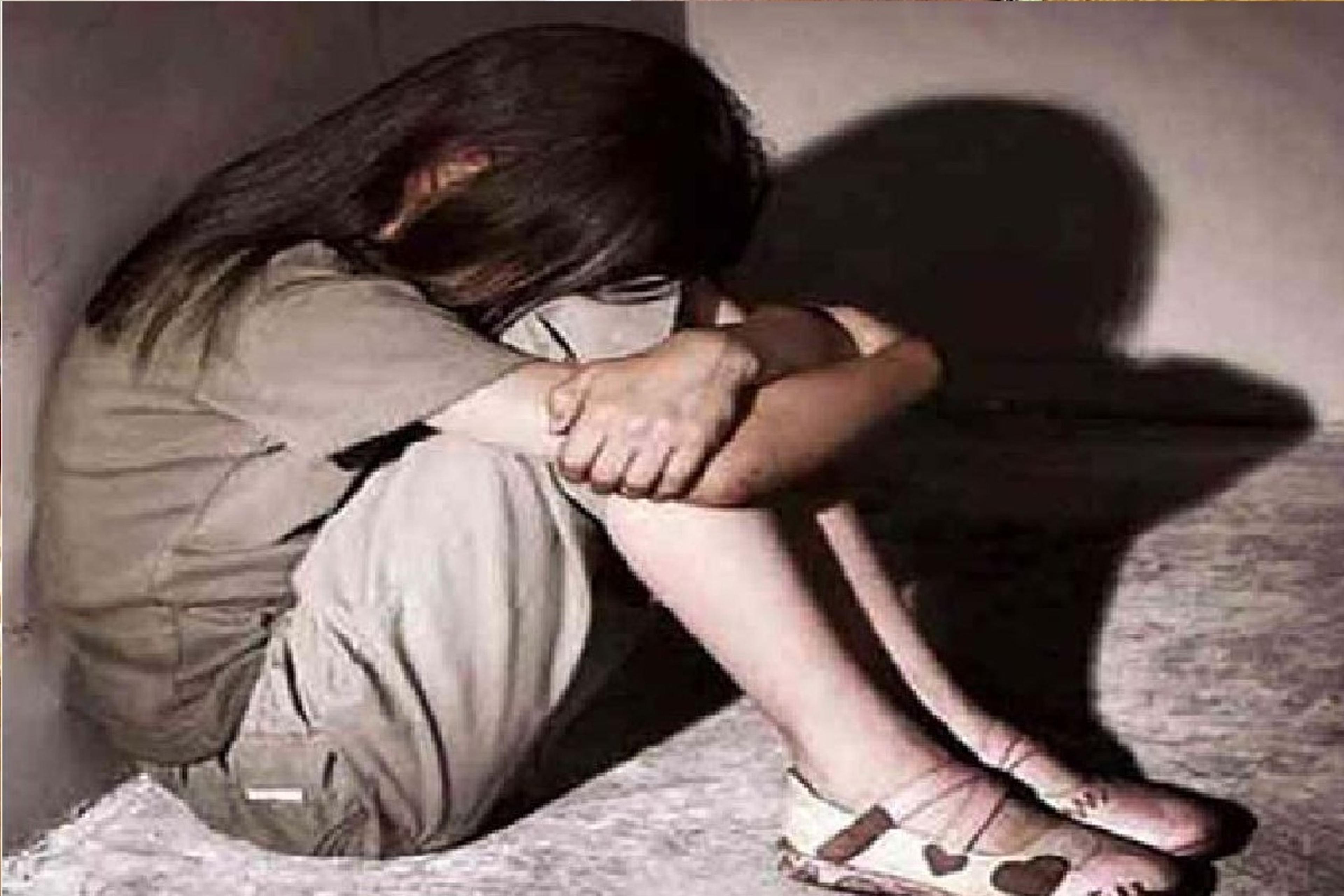 14 साल की बच्ची को किया किडनैप, अंधेरे में ले जाकर किया बलात्कार, दर्द से चीखती
रही मासूम