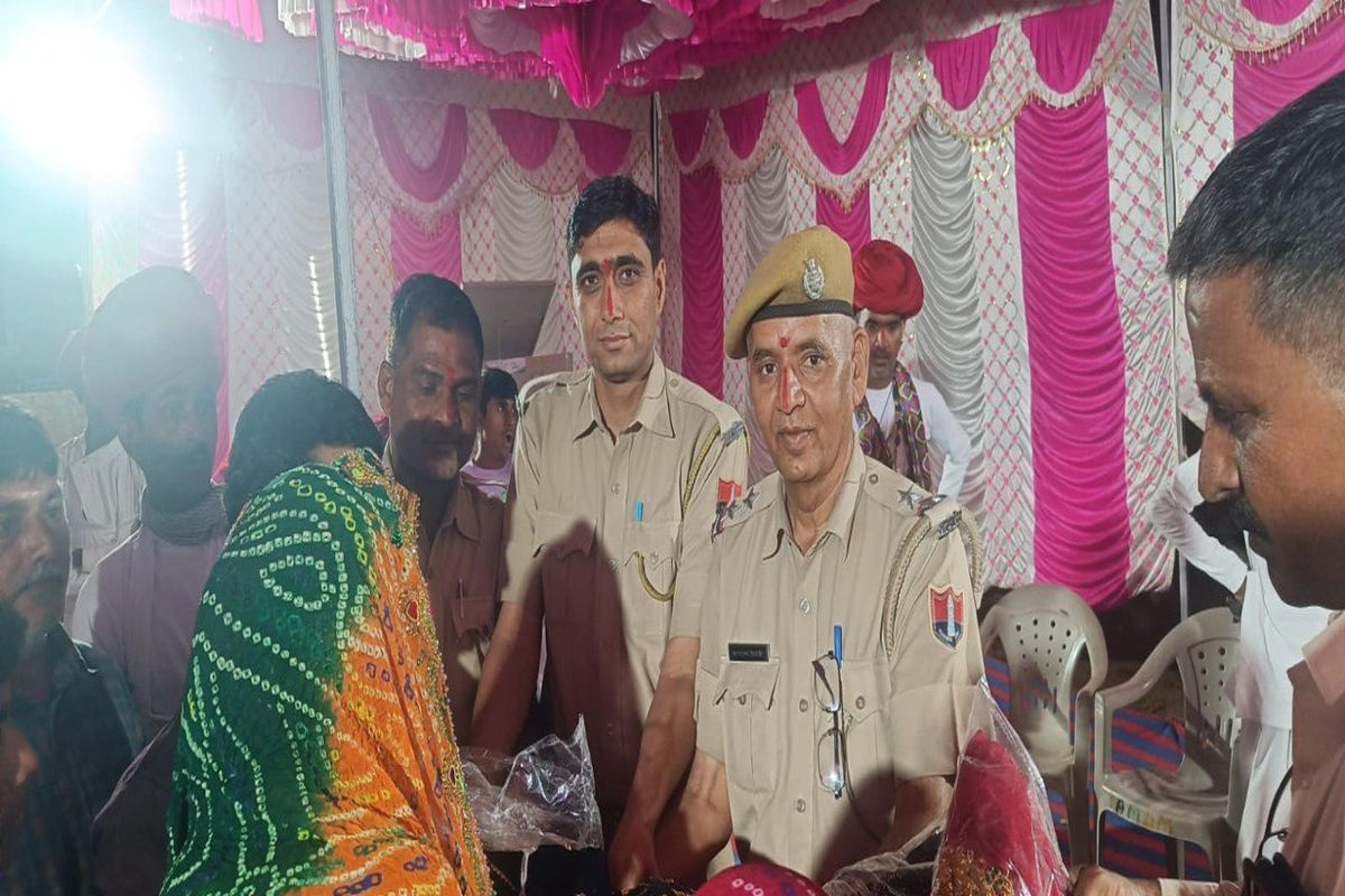 राजस्थान की पुलिस ने पेश की मानवता की मिसाल, रसोइया की बहन का भरा मायरा