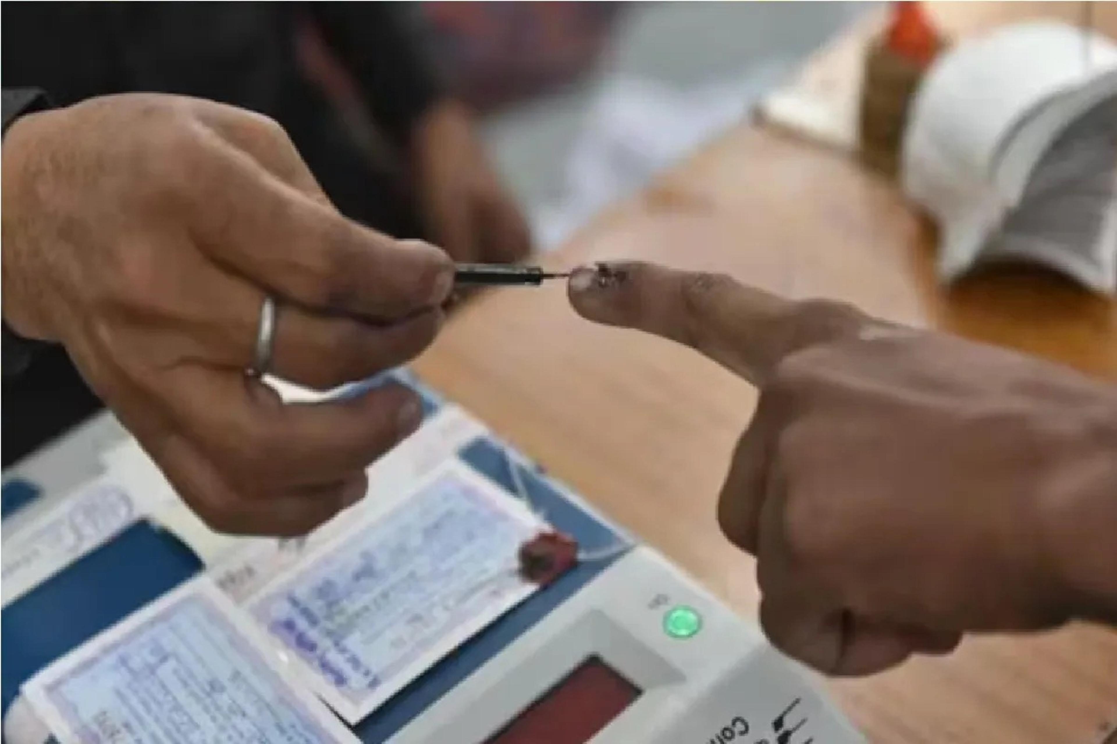मतदान करने लोगों को घर तक लेने आएगी गाड़ी, चुनाव आयोग अलर्ट, 26 अप्रैल को होगी
वोटिंग