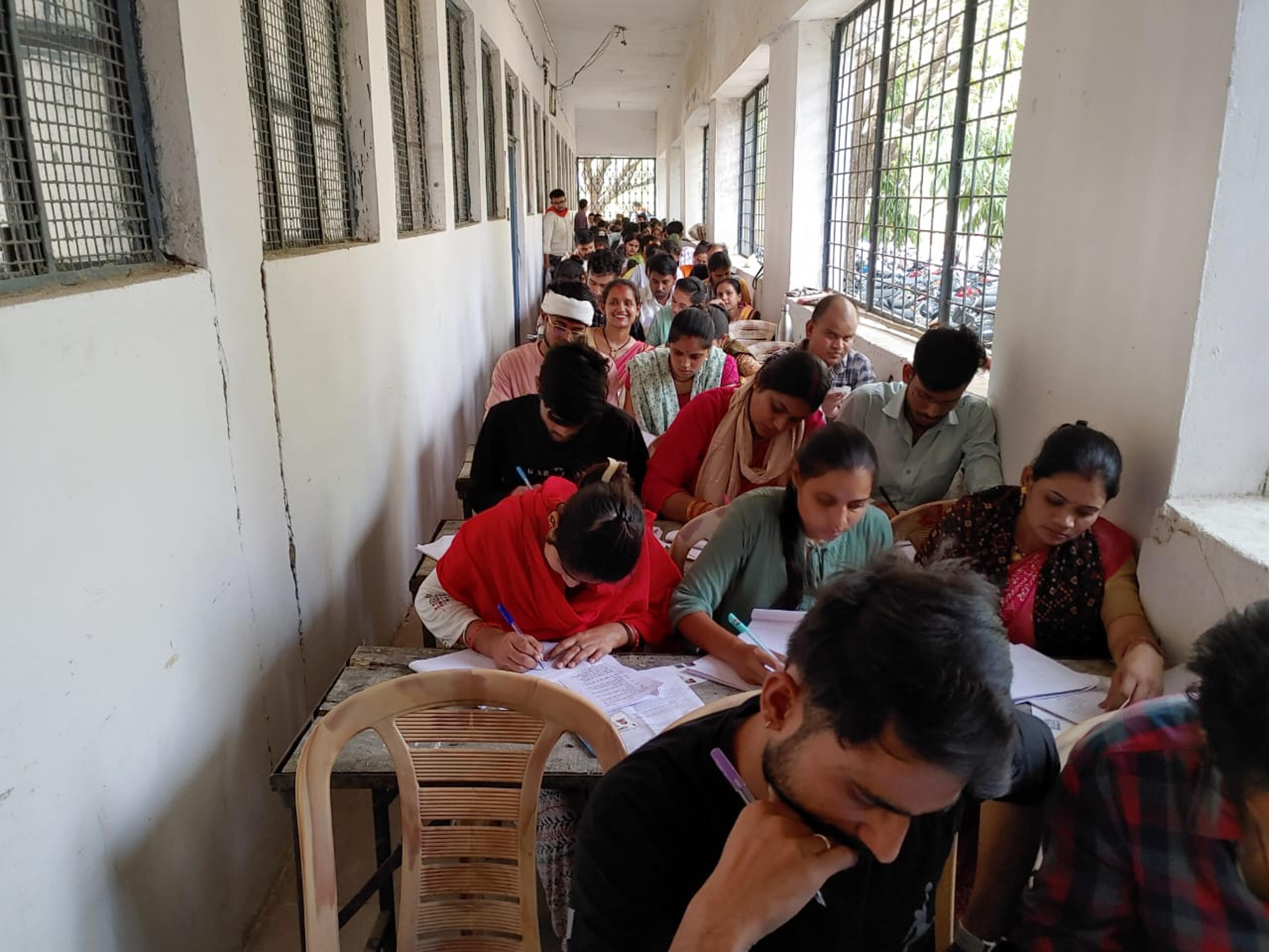 180 के बैठने की व्यवस्था, सात कॉलेज के 445 परीक्षार्थियों ने दी केन्द्र पर
परीक्षा