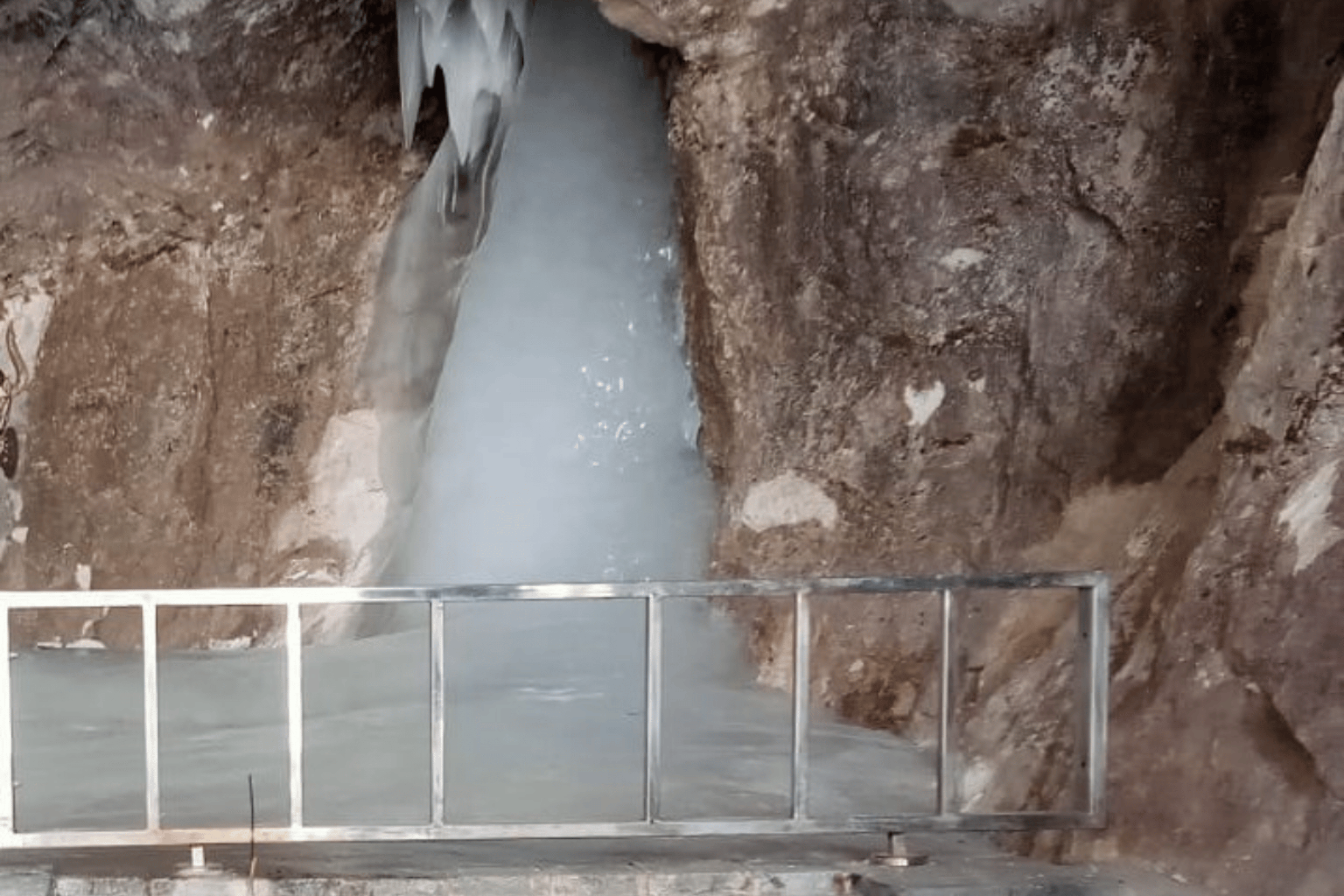 Video Amarnath Cave 2024: बाबा बर्फानी की पहली तस्वीर आई सामने, 29 जून से शुरू
होगी अमरनाथ यात्रा, जानिए पूरी समय सारणी