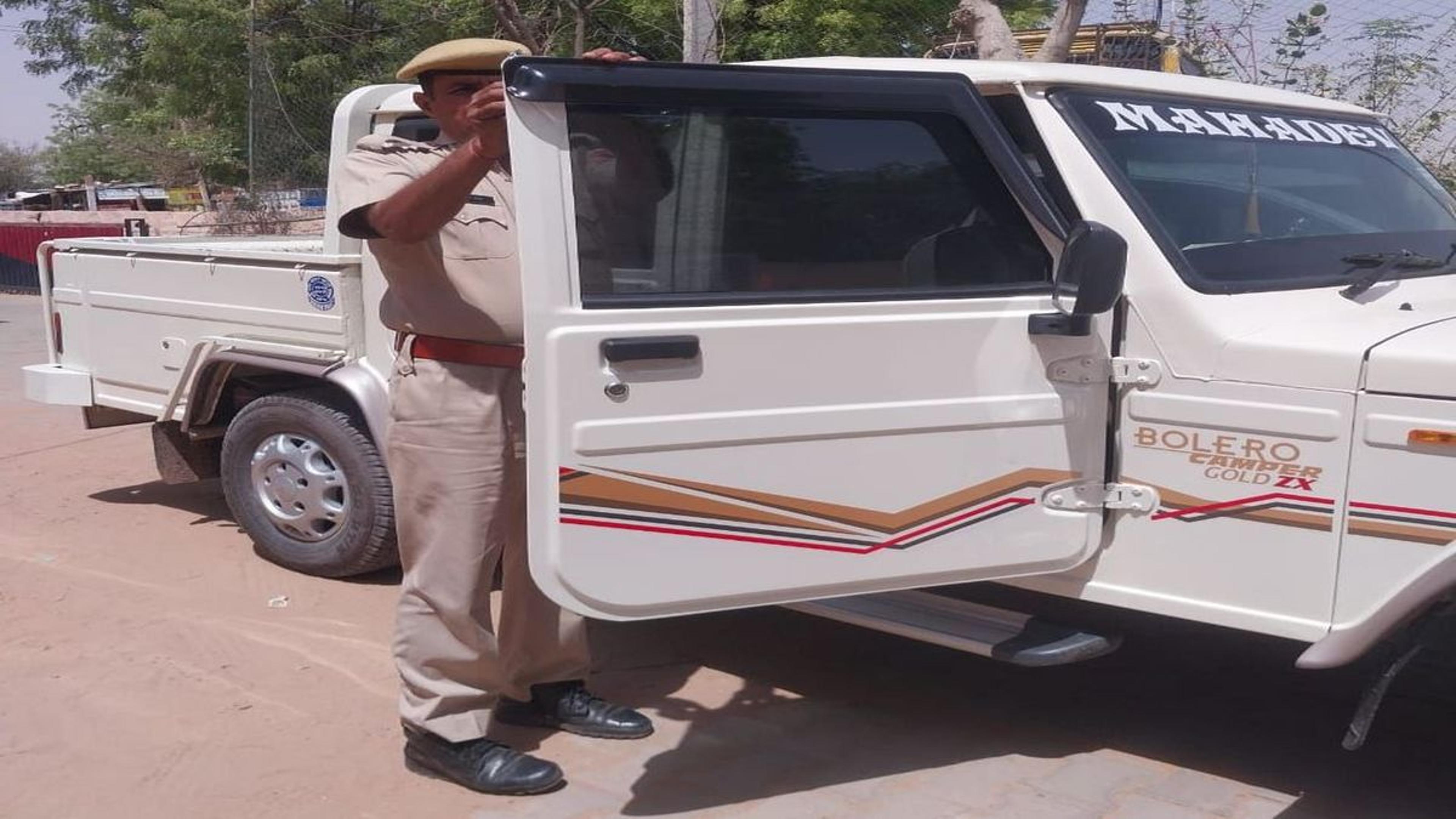 Jodhpur Crime : काले शीशे व बिना नम्बर वाहन लेकर न निकलें, पुलिस कर रही यह
कार्रवाई…