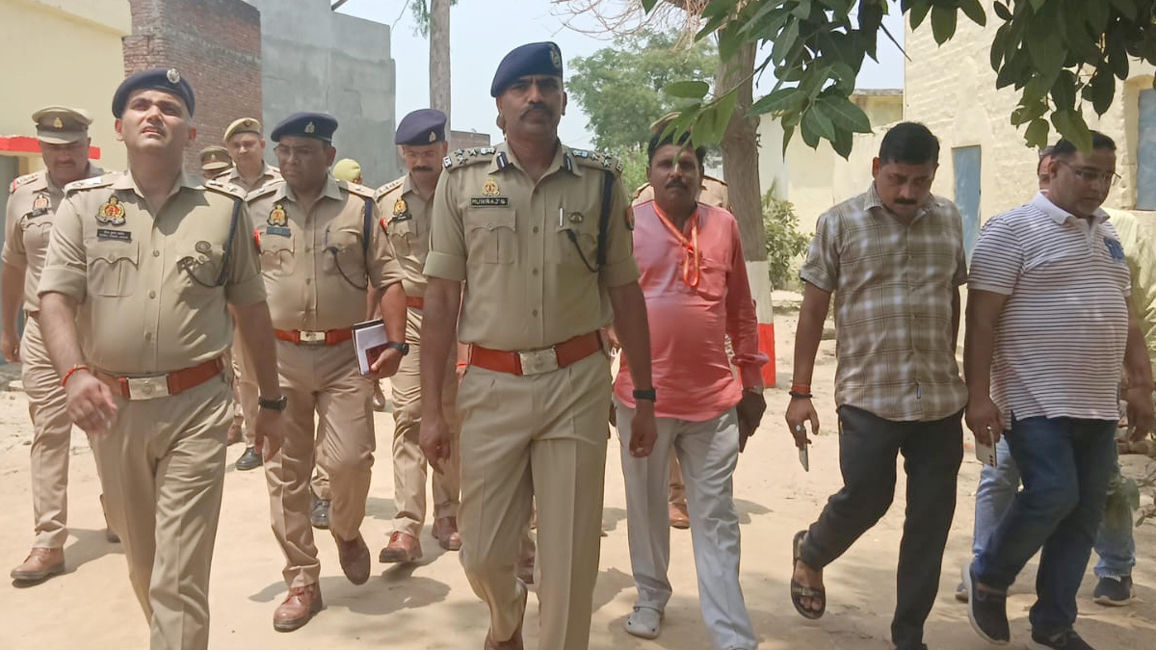Bijnor News: दो दिवसीय दौरे पर बिजनौर पहुंचे डीआईजी, कंट्रोल रूम और पुलिस लाइन
का किया निरीक्षण