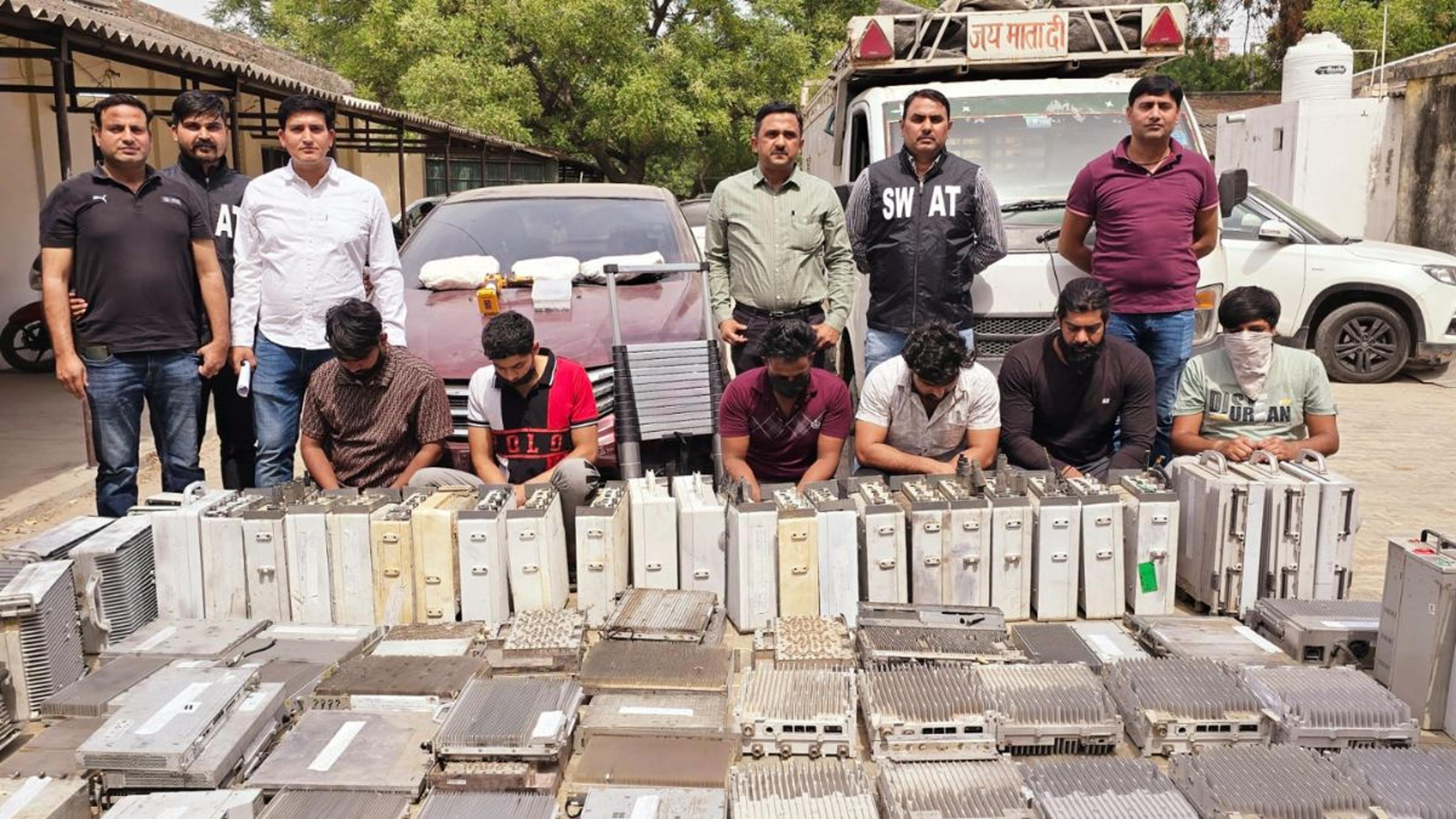 Ghaziabad News: मोबाइल टावर के उपकरण चुराने वाले गिरोह का पर्दाफाश, इंजीनियर
समेत 6 लोग गिरफ्तार