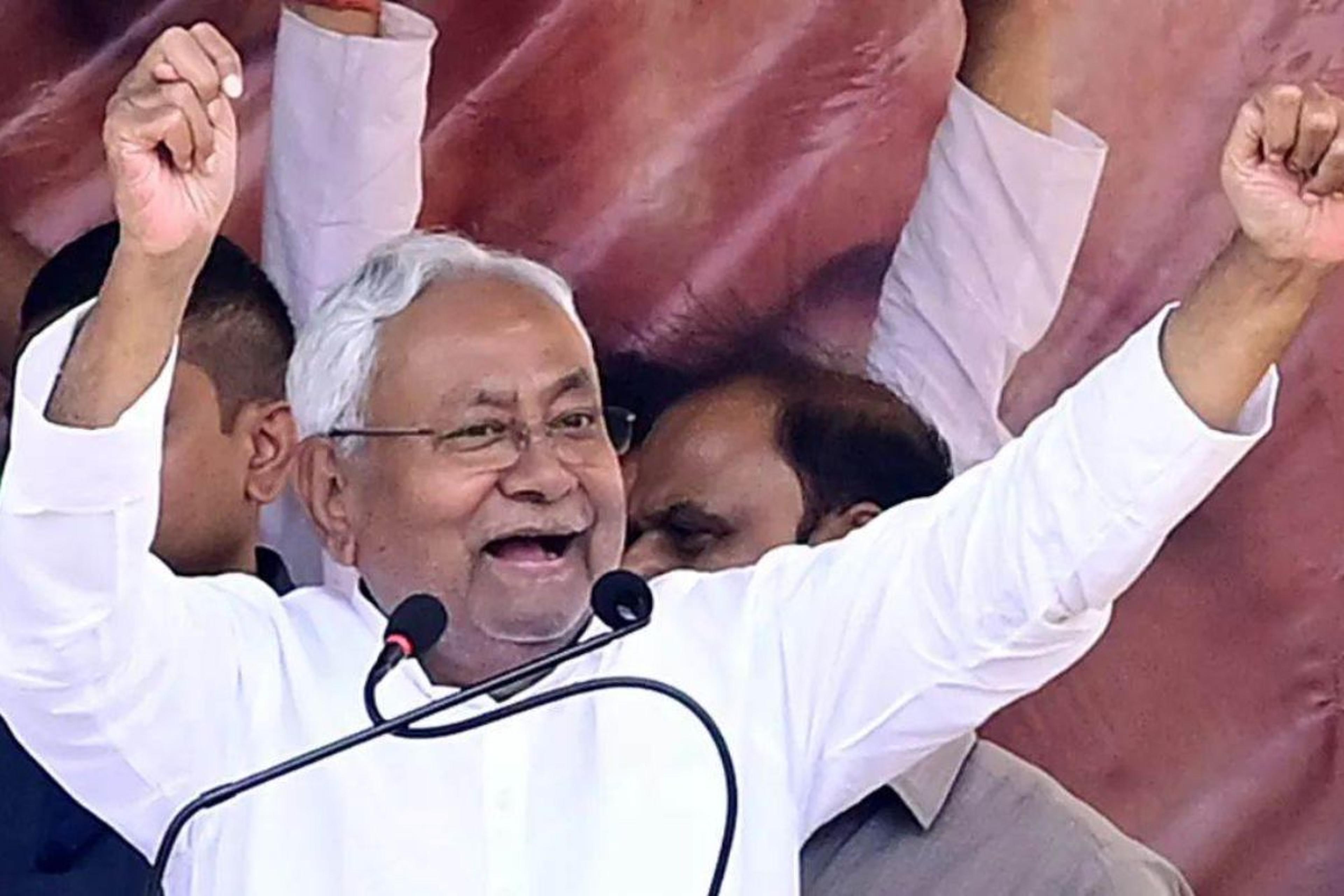 Bihar CM: बेटा नहीं हुआ तो 9-9 बच्चा…, लालू यादव पर सीएम नीतीश कुमार का बड़ा
हमला
