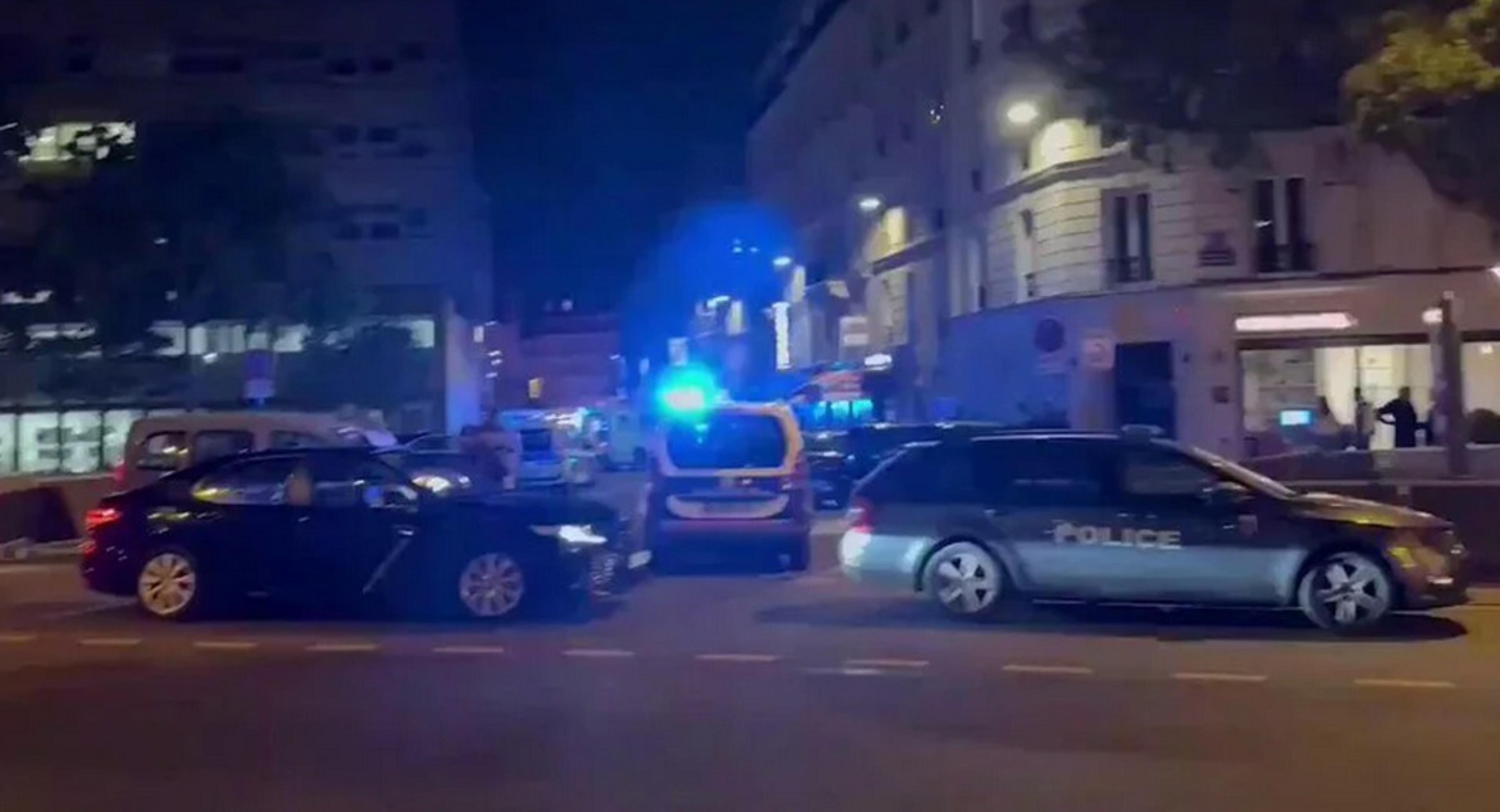 पेरिस के पुलिस स्टेशन में शख्स ने दो ऑफिसर्स को मारी गोली