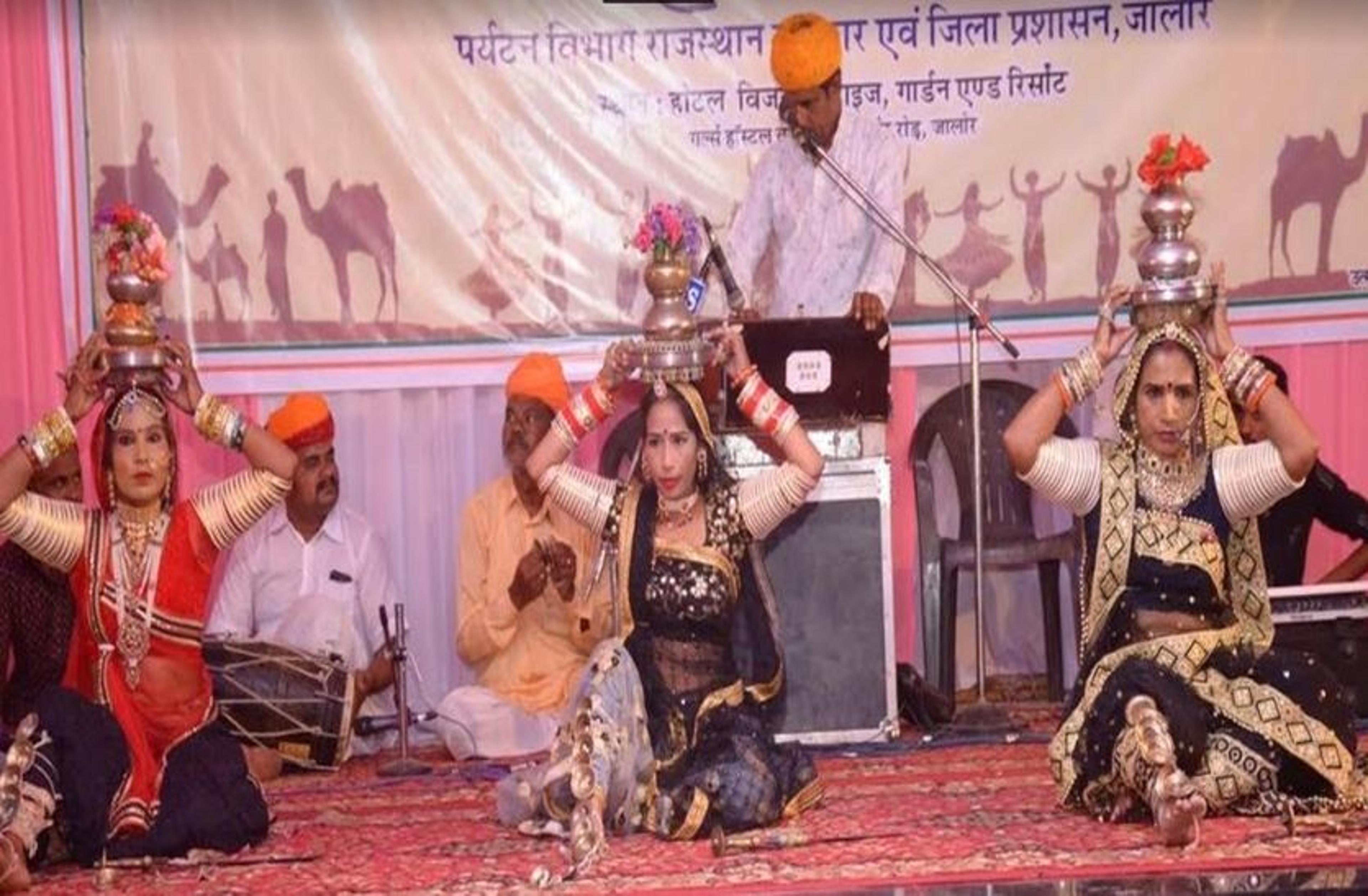 राजस्थान दिवस पर लोक कलाकारों ने बांधा समां