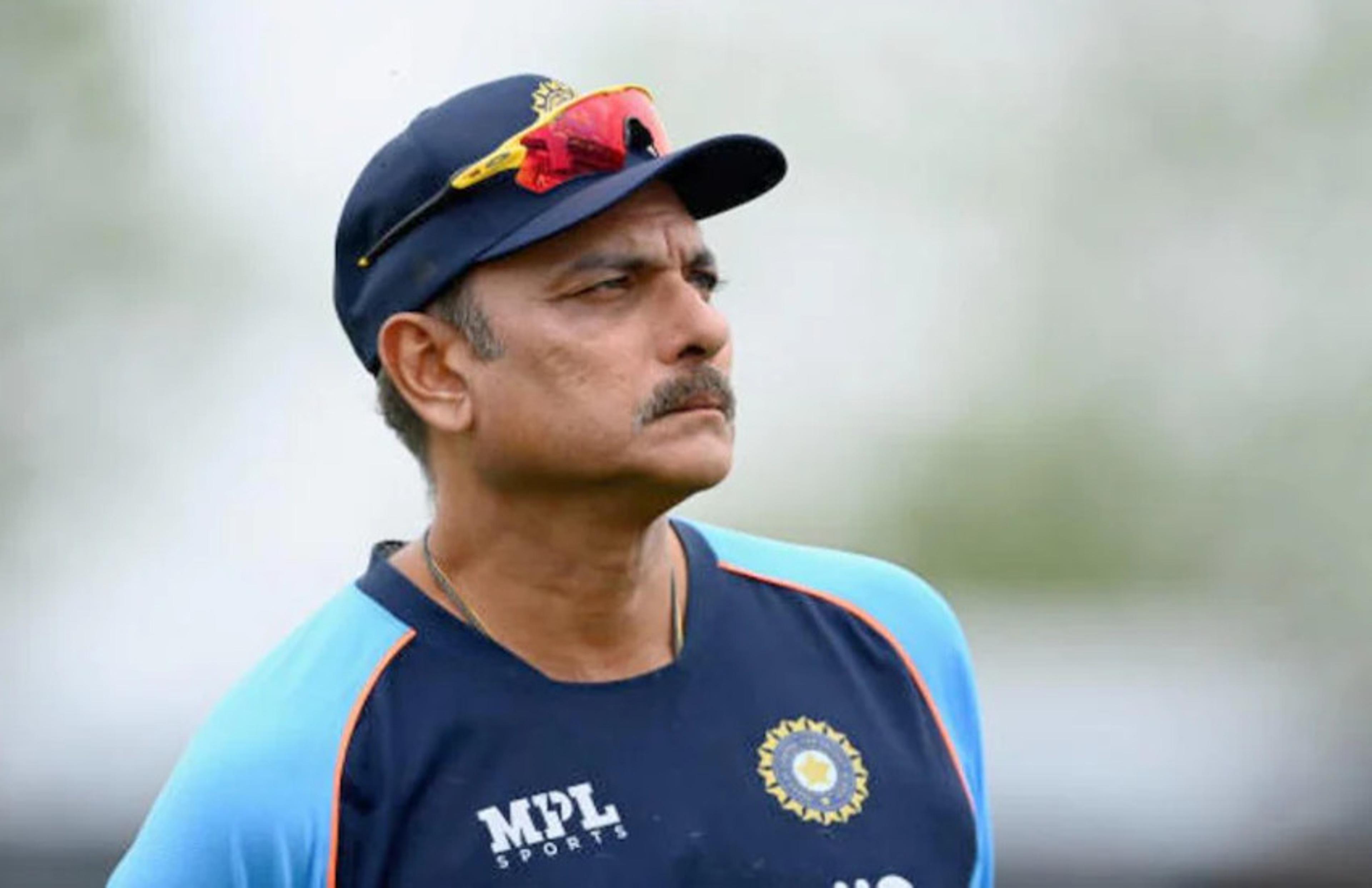 रवि शास्त्री के कोरोना पॉजिटिव होने से भारतीय टीम की मुश्किलें बढ़ी, 5वें टेस्ट से बाहर रहेंगे ये 2 सदस्य