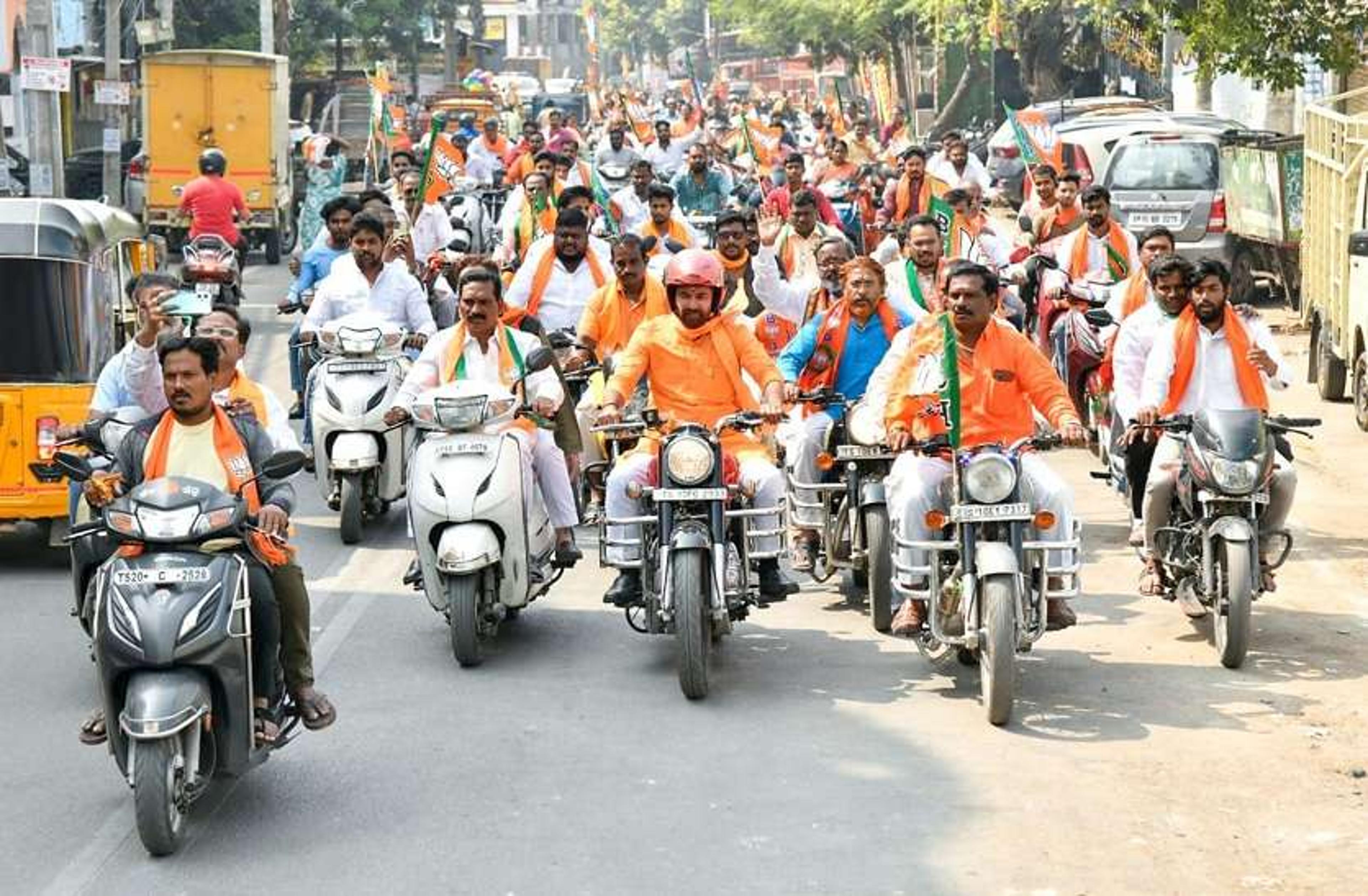 भाजपा ने सिकंदराबाद में निकाली बाइक रैली