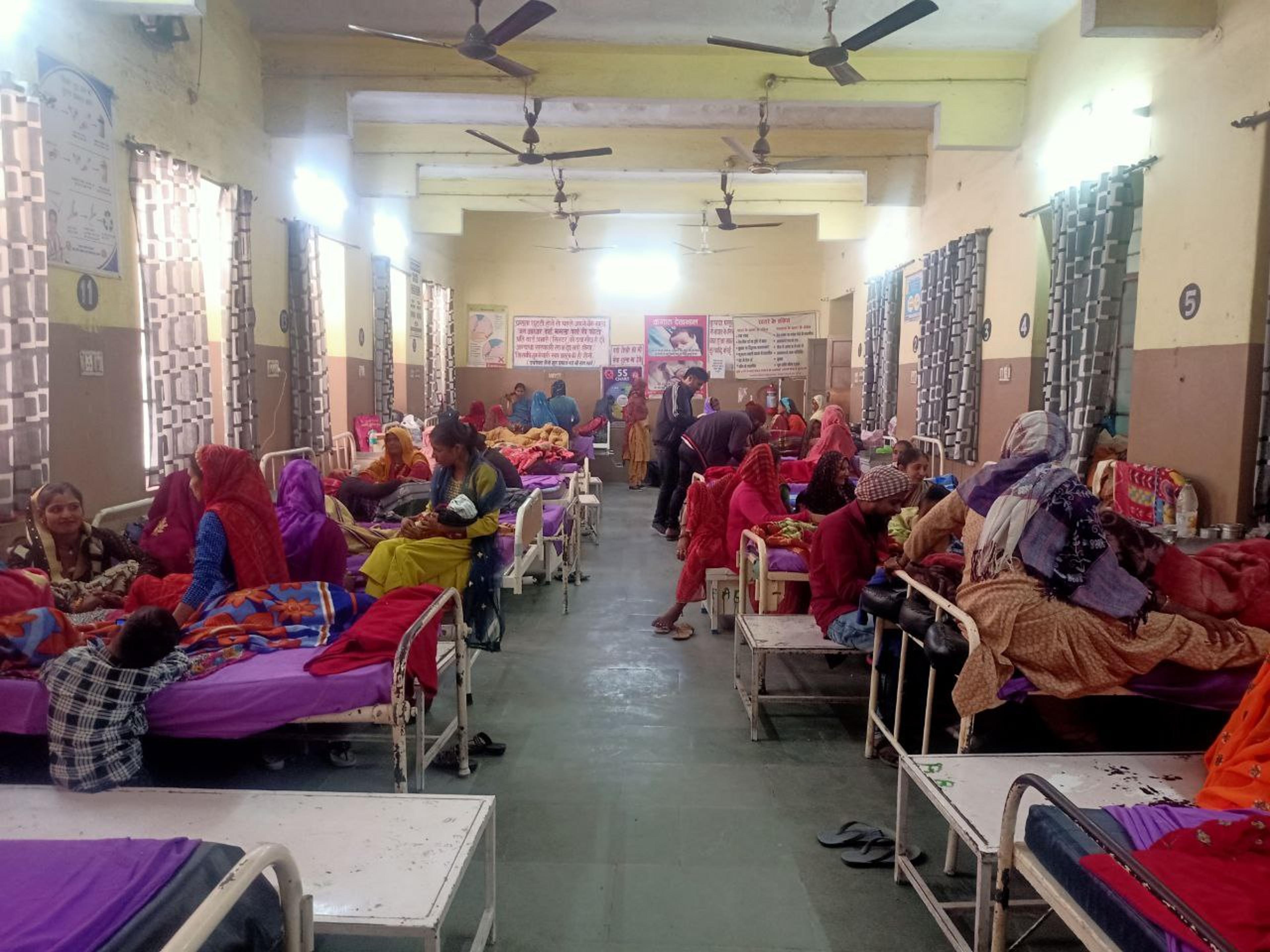 महिला अस्पताल: 1 बेड पर दो प्रसूताएं भर्ती, चिकित्सा सुविधाओं का अभाव
