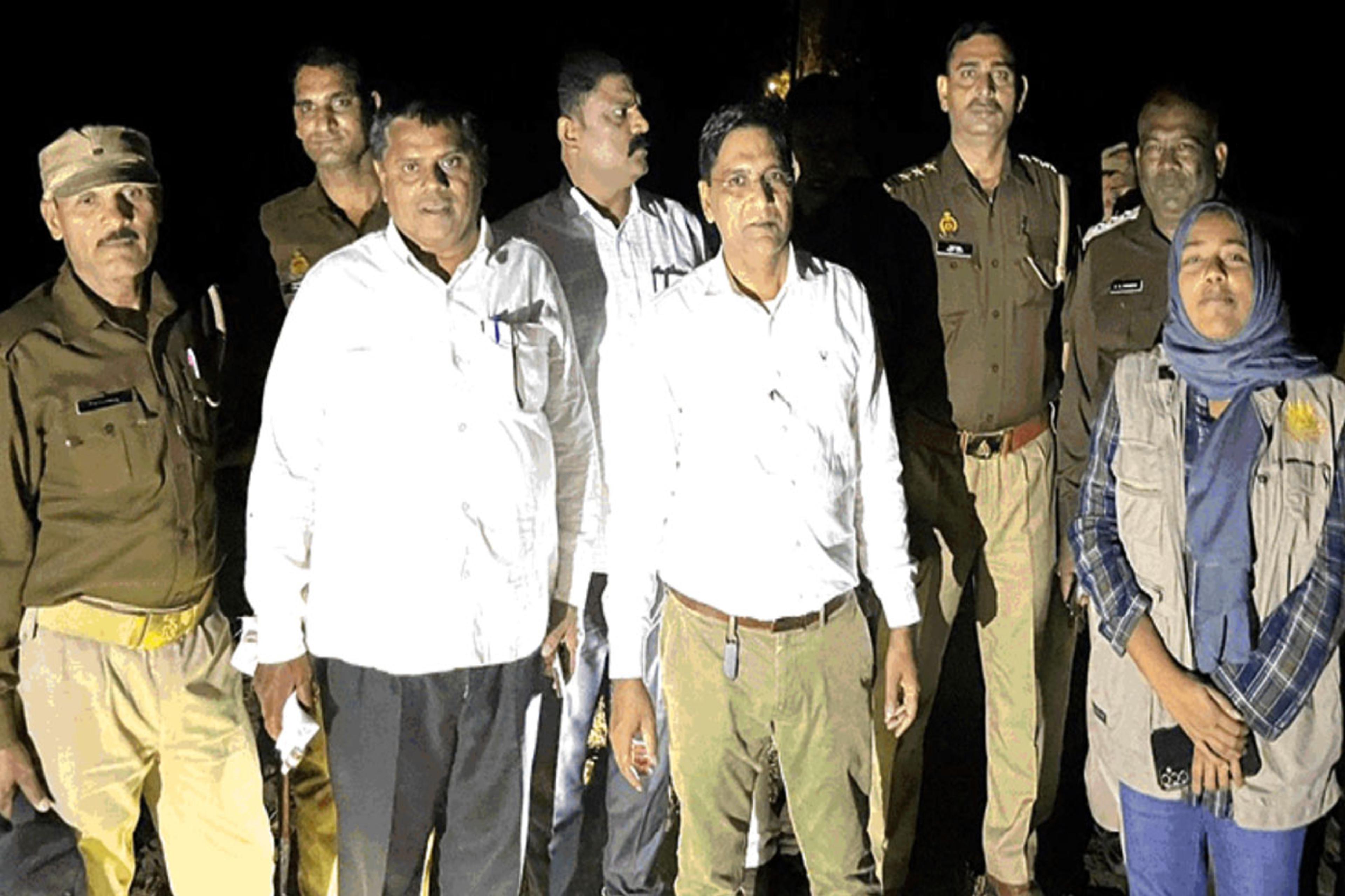 Lalitpur News: वन विभाग की टीम ने तेंदुआ की तलाश में चलाया अभियान, DFO और 8 रेंजर करते रहे कॉम्बिंग