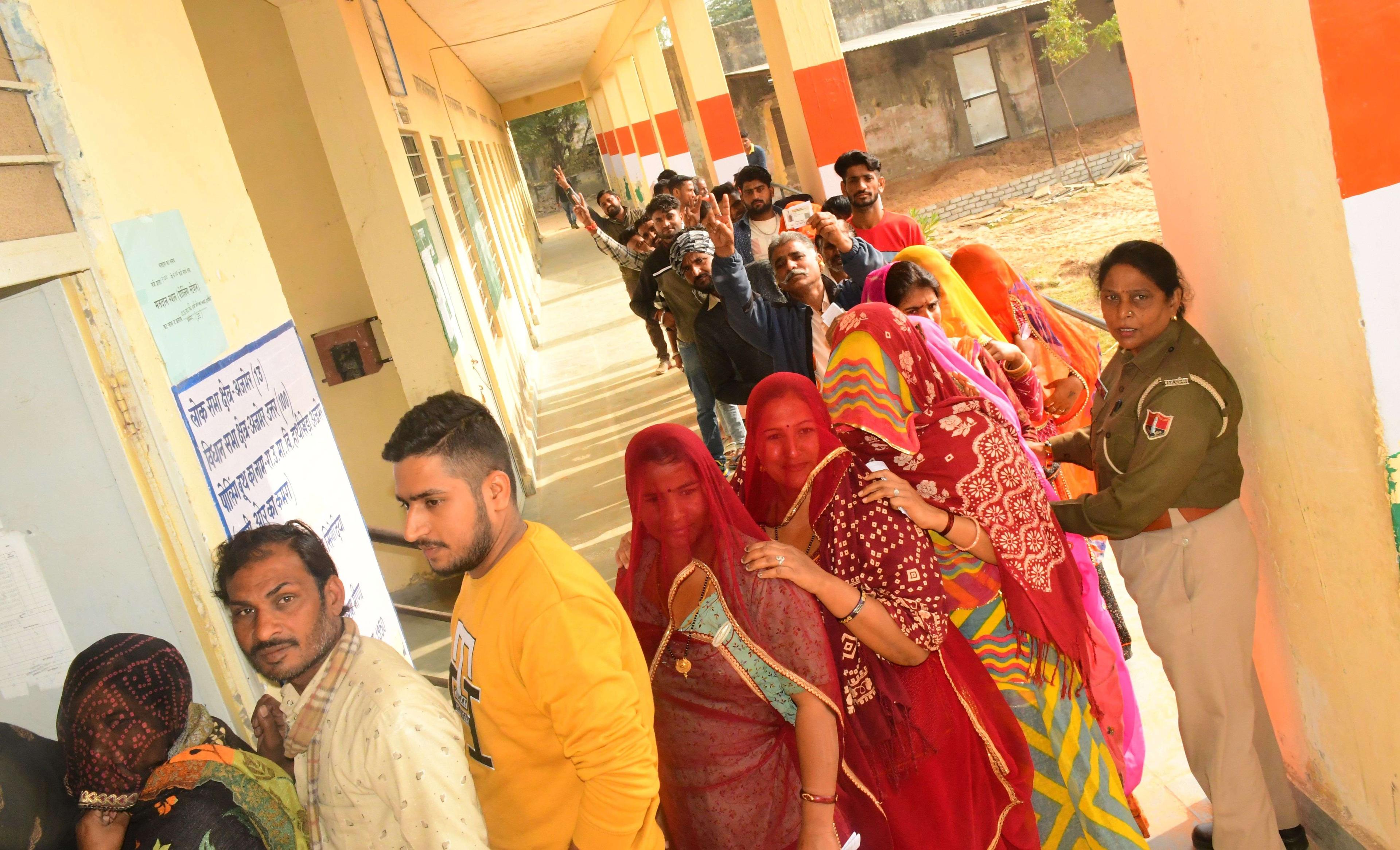 Rajasthan Assembly Election : विधानसभा चुनाव को लेकर अजमेर में मतदान की देखिए ... ...खूबसूरत तस्वीरें