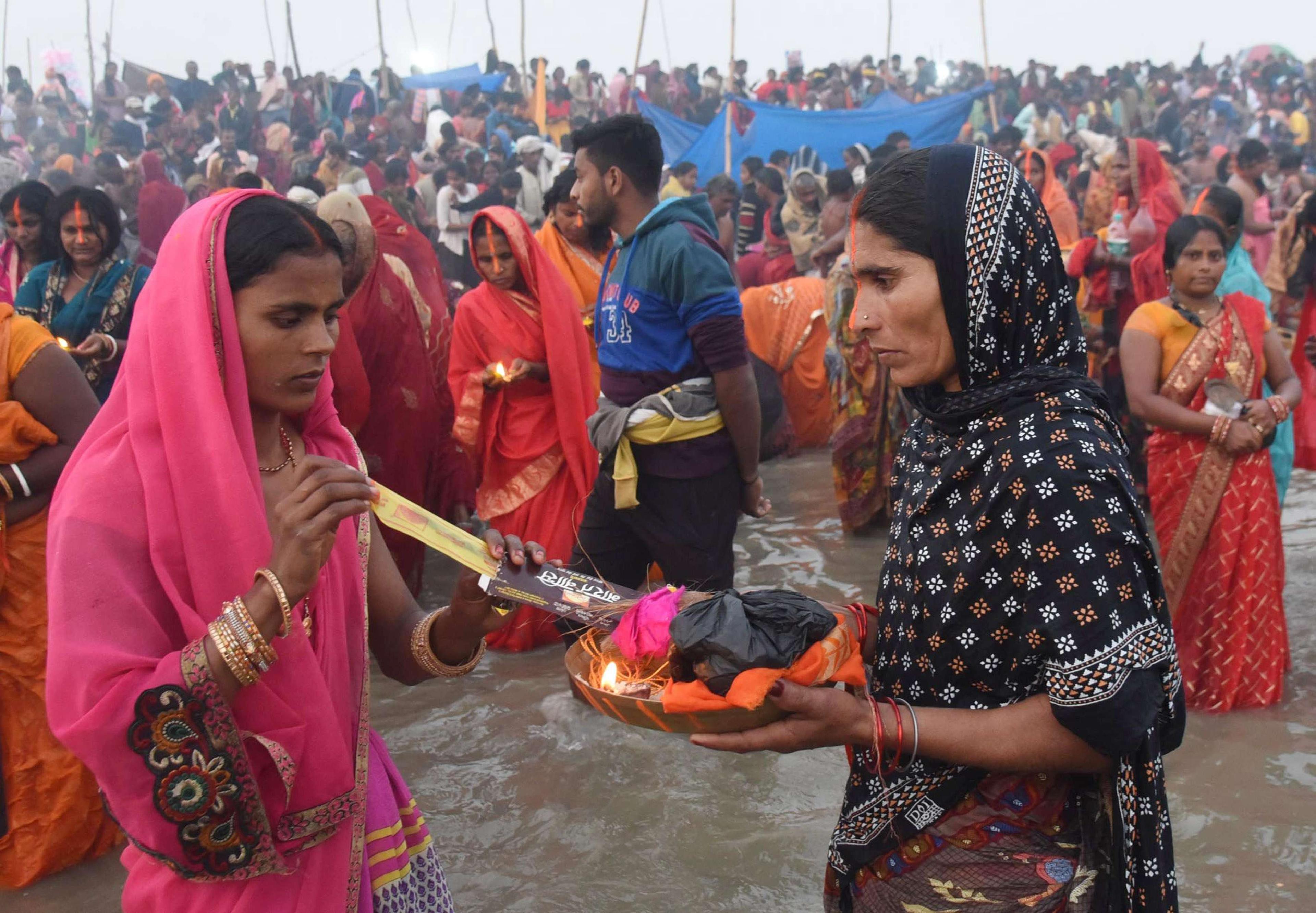 बिहार न्यूजः देव दिवाली पर गंगा तट पर उमड़ा श्रद्धा का सैलाब