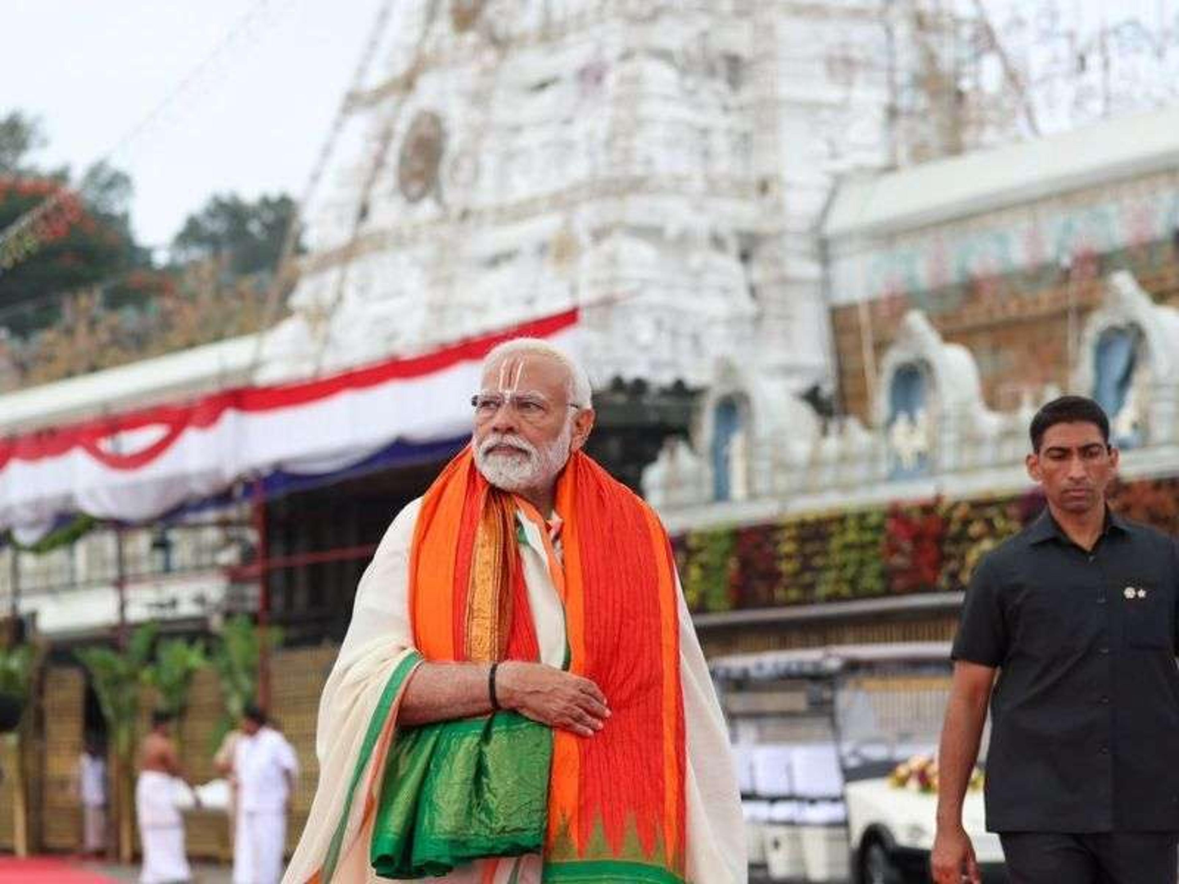 Photo: PM मोदी ने तिरुमाला में किया भगवान श्री वेंकटेश्वर स्वामी का दर्शन, देखें तस्वीरें