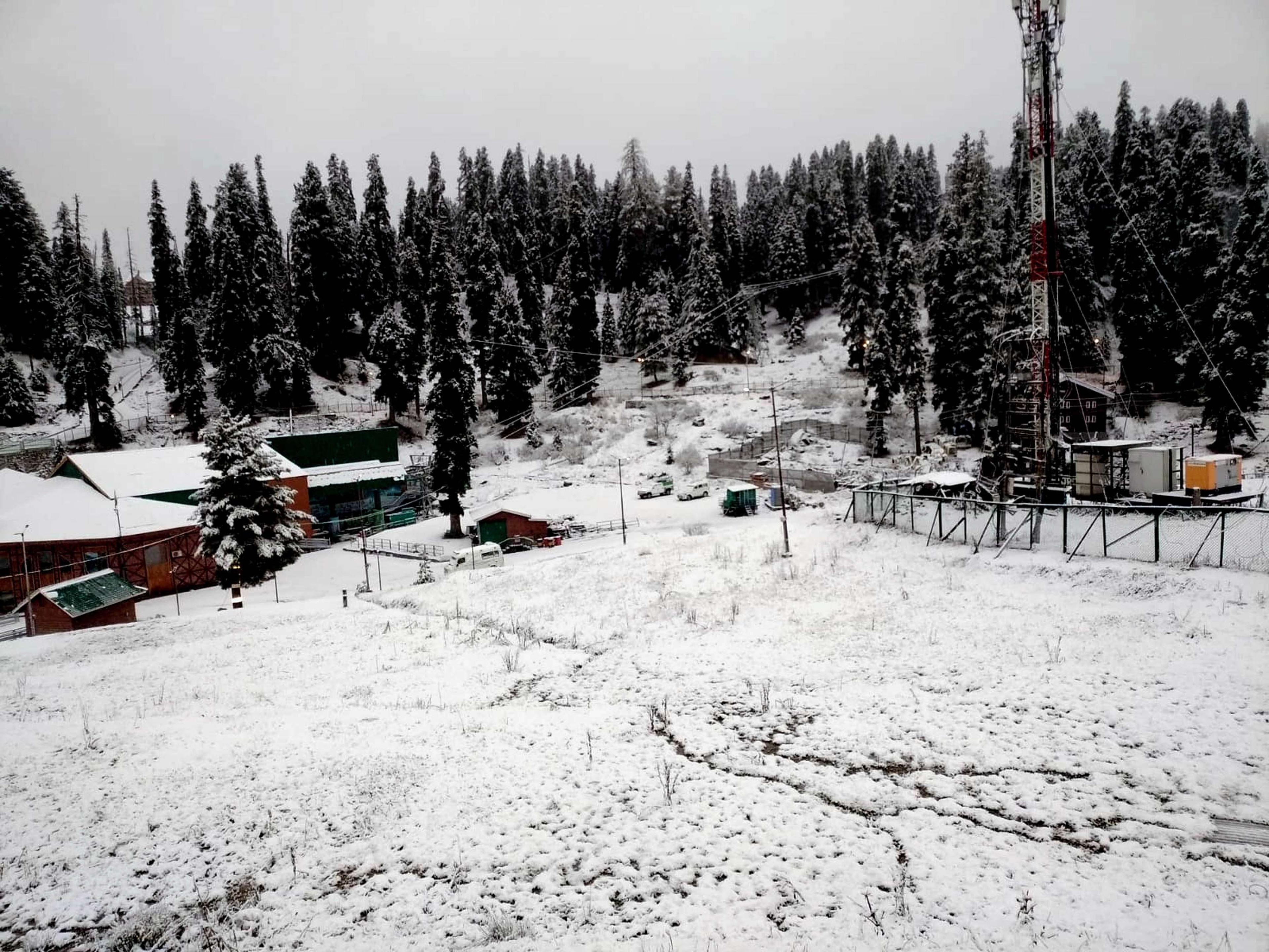 PHOTO : कश्मीर नहीं जा पा रहेे तो तस्वीरों में देे​खिए सर्दियों का स्वर्ग