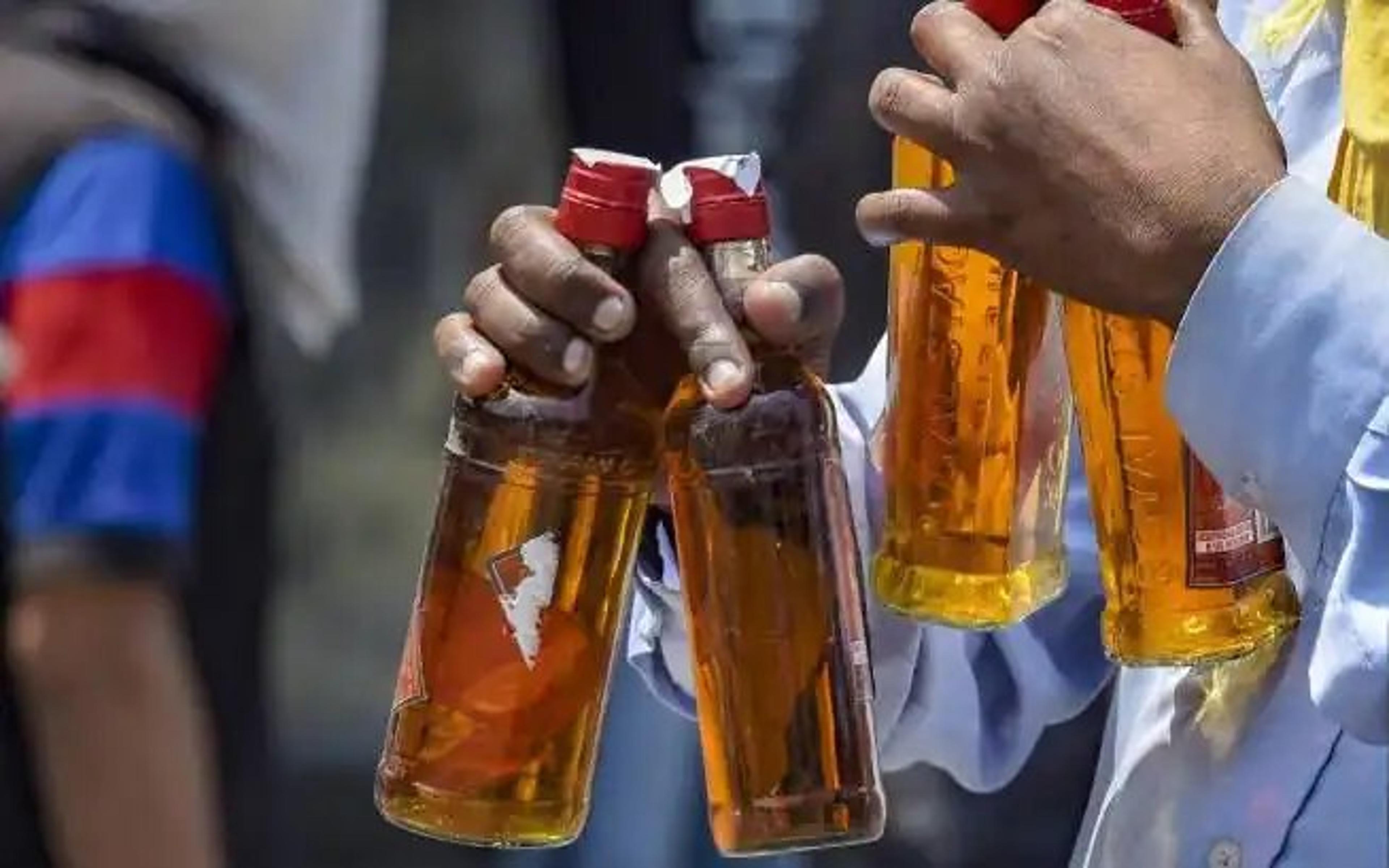 नोएडा में शराब की रिकॉर्ड तोड़ बिक्री, 10 महीने में हुई 1600 करोड़ की कमाई