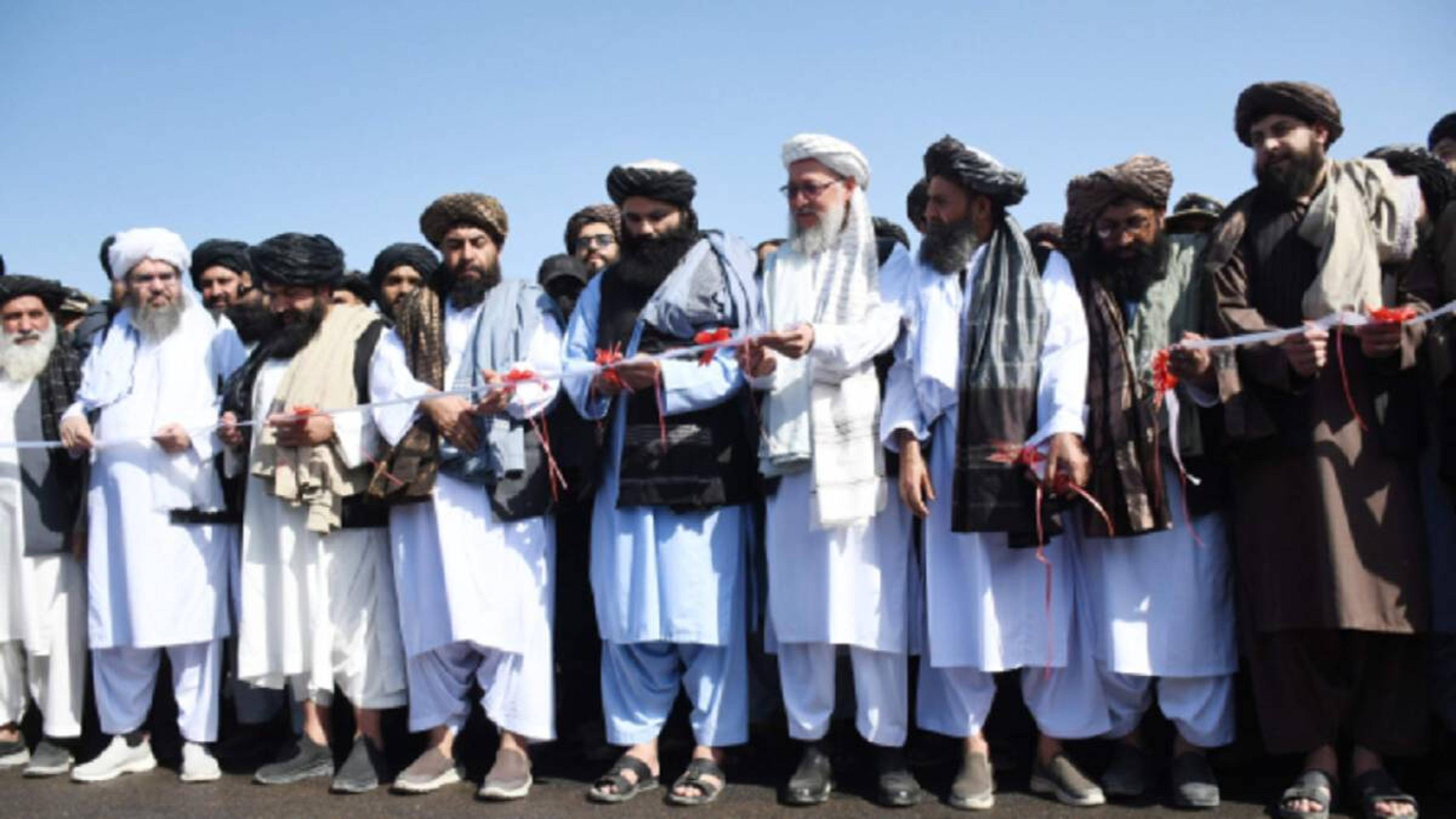 Afghansitan: थम नहीं रहा तालिबान का कहर, फुटबॉल स्टेडियम में दो लोगों को सरेआम गोलियों से भूना