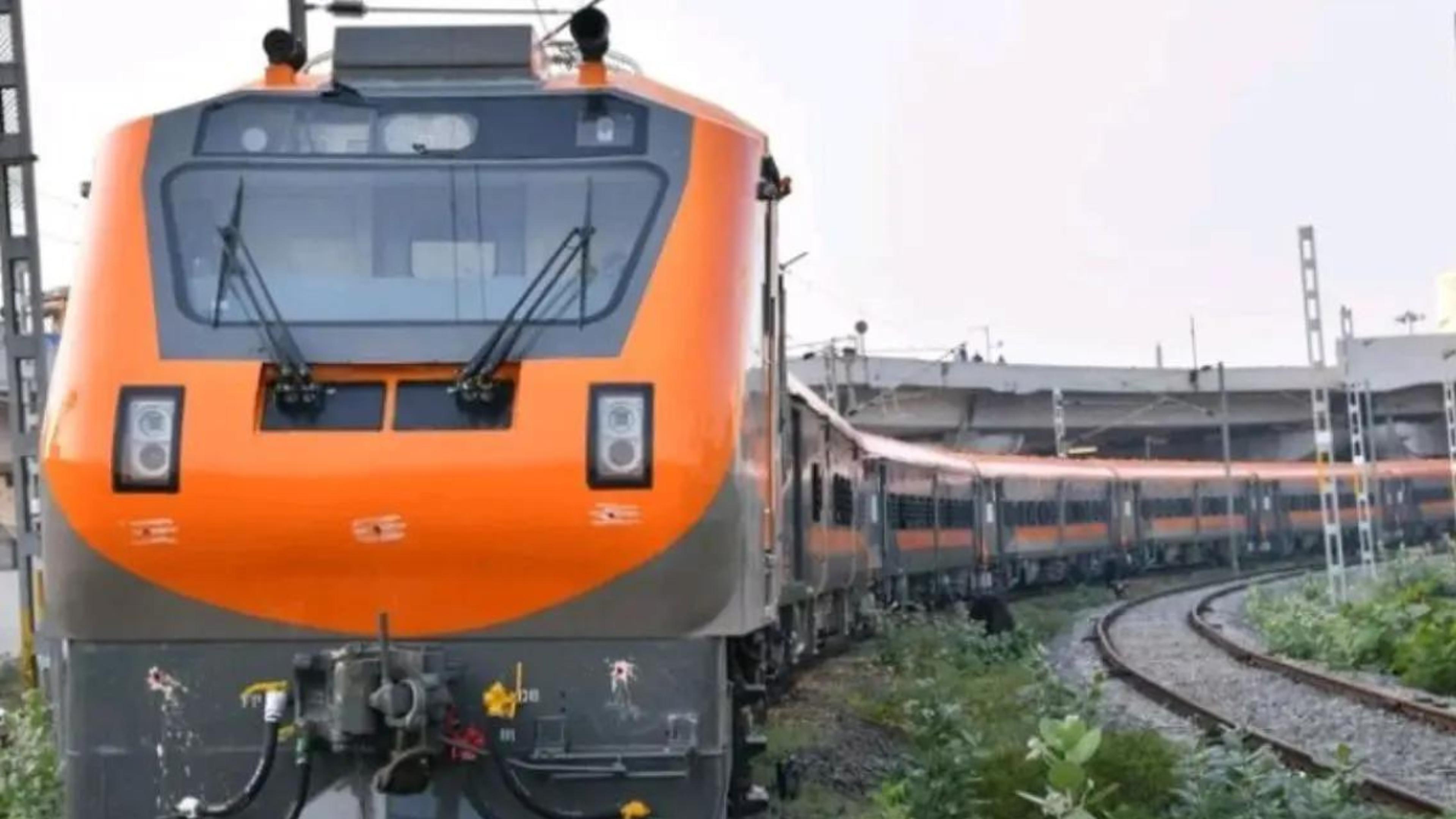 IRCTC eTicketing System : रेलवे ने लोकसभा चुनाव 2024 से पहले घटाया किराया, अब 10 रुपए में होगी 50 किलोमीटर यात्रा