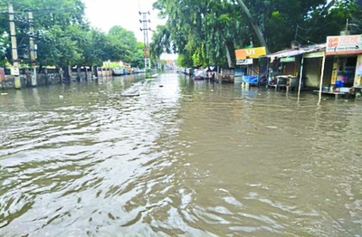 CHURU NEWS- बाजार से नहीं निकला दूसरे दिन भी पानी, दुकानें नहीं खोल पाए दुकानदार