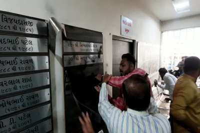 gujarat-assembly-elections-upset-over-candidate-selection-congress-workers-vandalise-party-headquarters_1.jpg