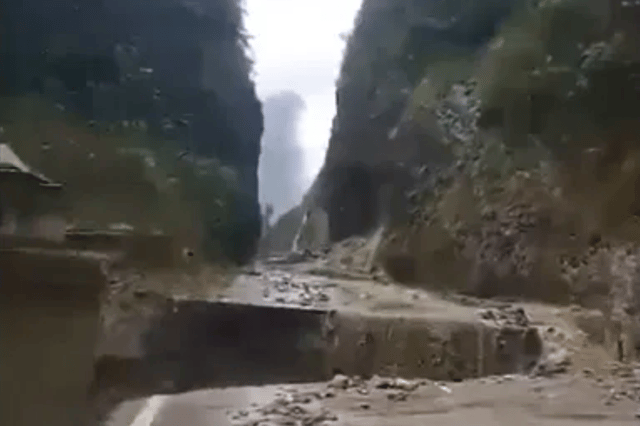 भारी बारिश में बह गया अरुणाचल का हाईवे, चीन सीमा से टूटा भारत का संपर्क