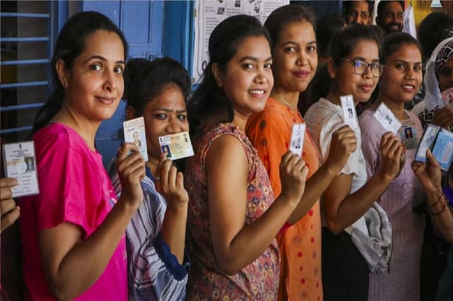 Lok Sabha Elections 2024: लोकतंत्र का महापर्व शुरू, पहले चरण में 62% से ज्यादा
वोटिंग, त्रिपुरा में सबसे अधिक