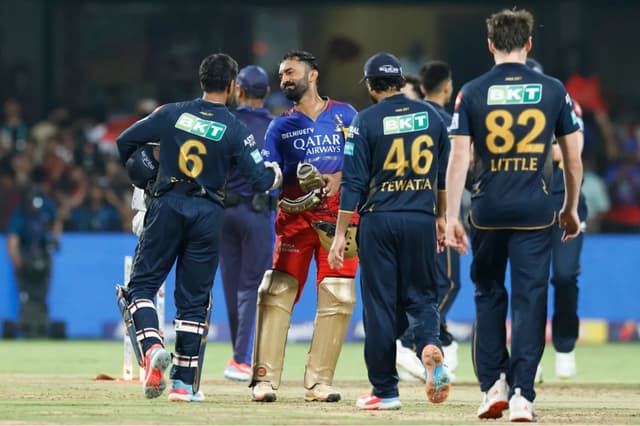 IPL 2024: जोशुआ लिटिल ने बरपाया कहर, 25 के भीतर RCB के गिर गए 6 विकेट, फिर इस
खिलाड़ी ने कराई नैया पार